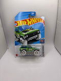 Hot Wheels Nissan Patrol Custom Diecast green