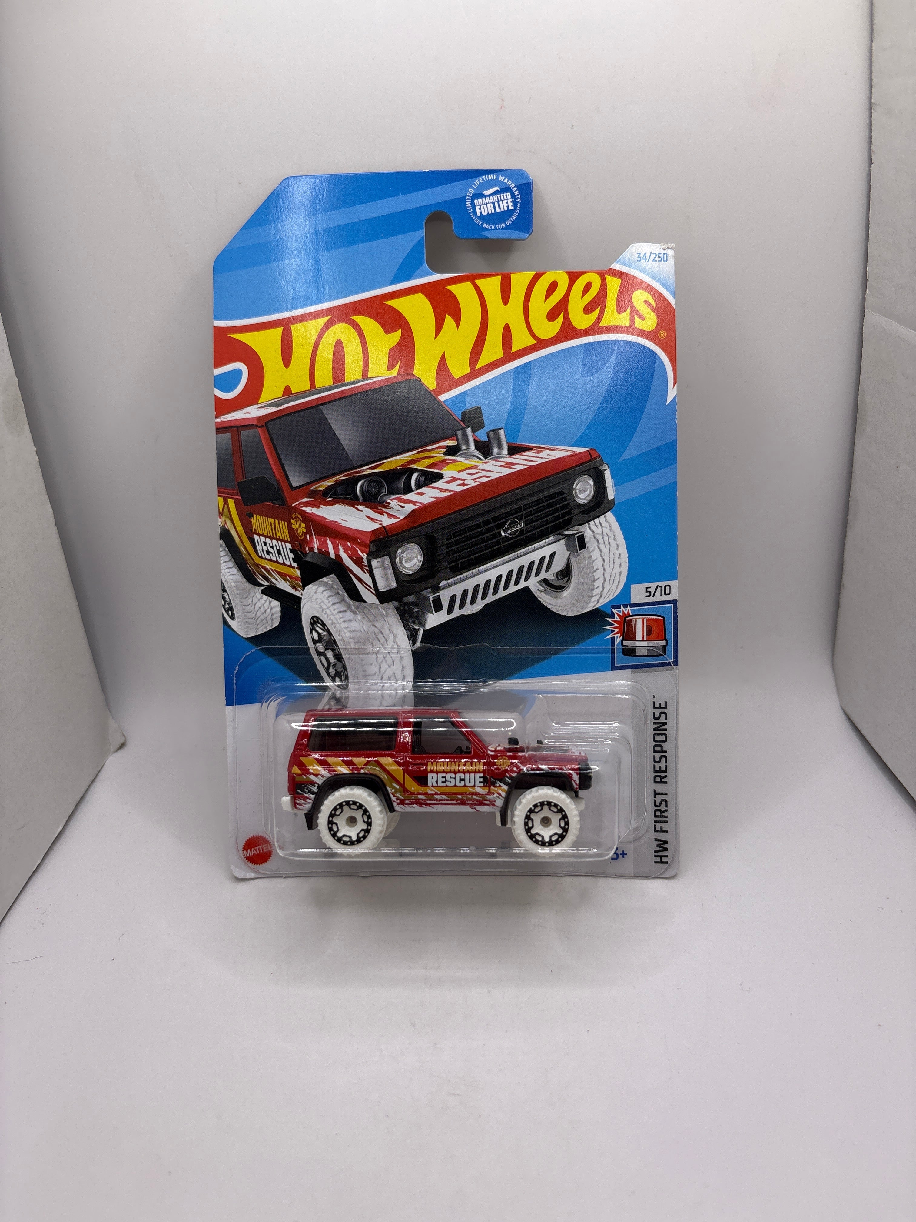 Hot Wheels Nissan Patrol Custom Diecast red