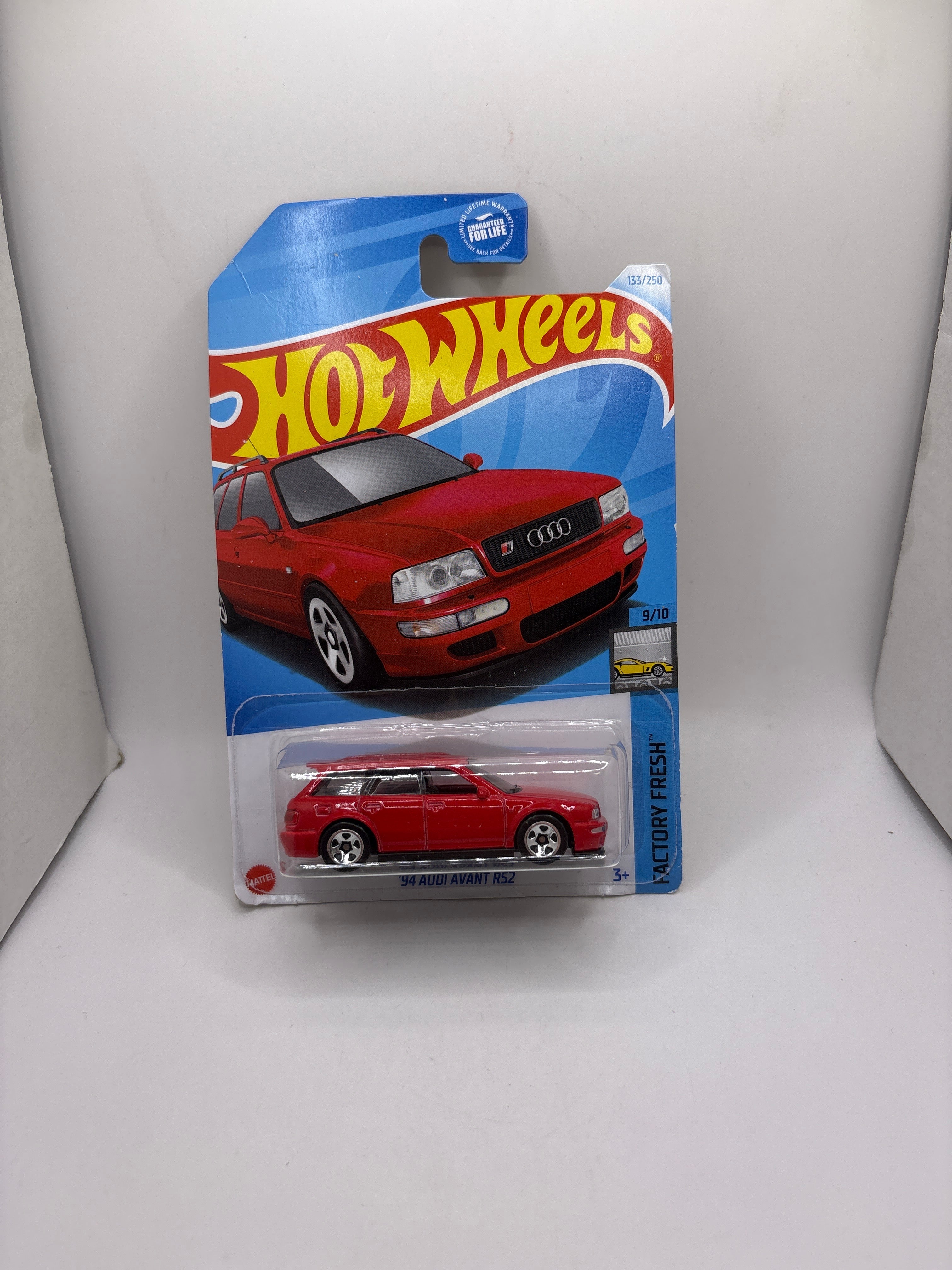 Hot Wheels 94 Audi Avant RS2 Diecast red