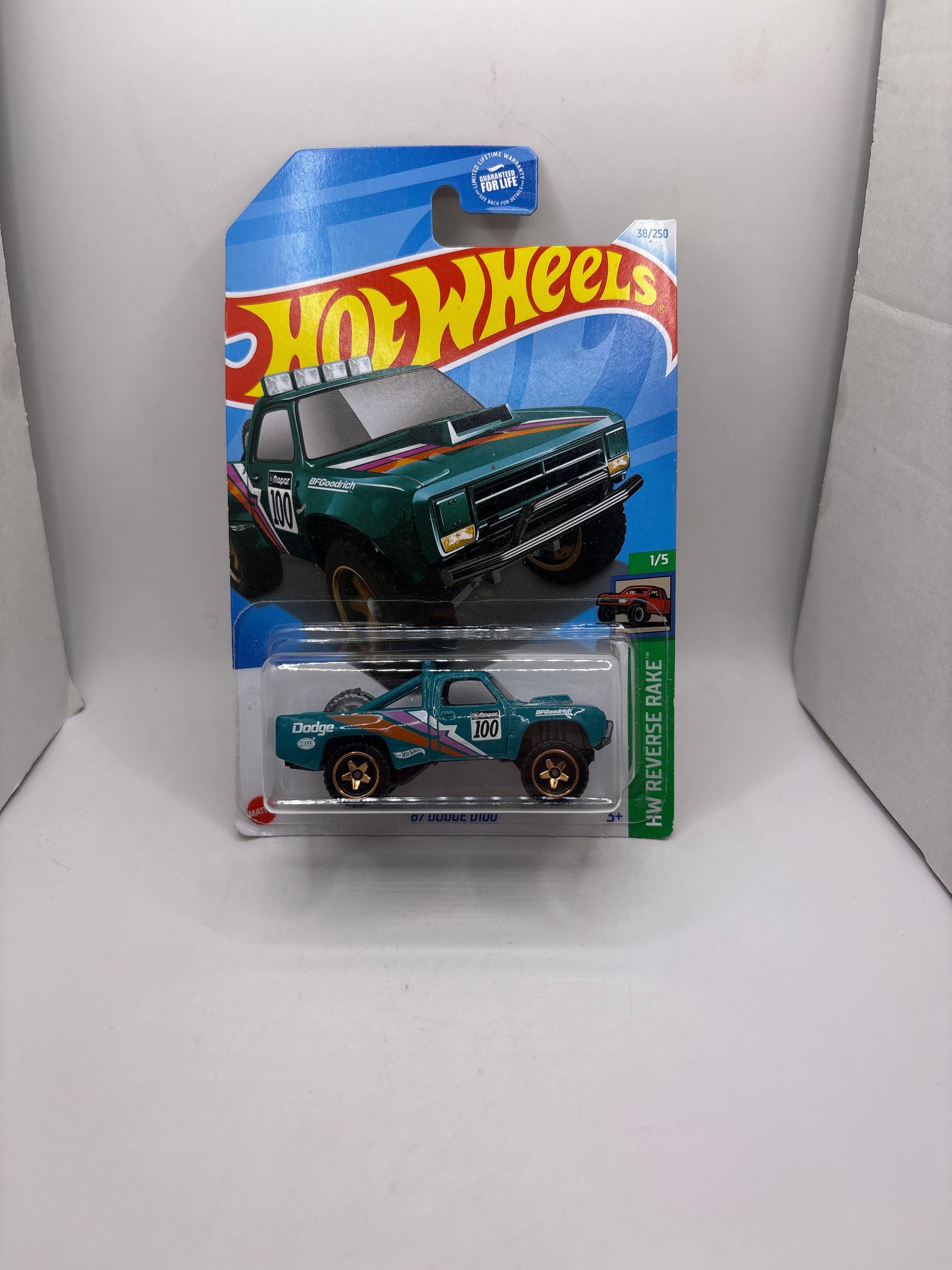 Hot Wheels 87 Dodge D100 Diecast green