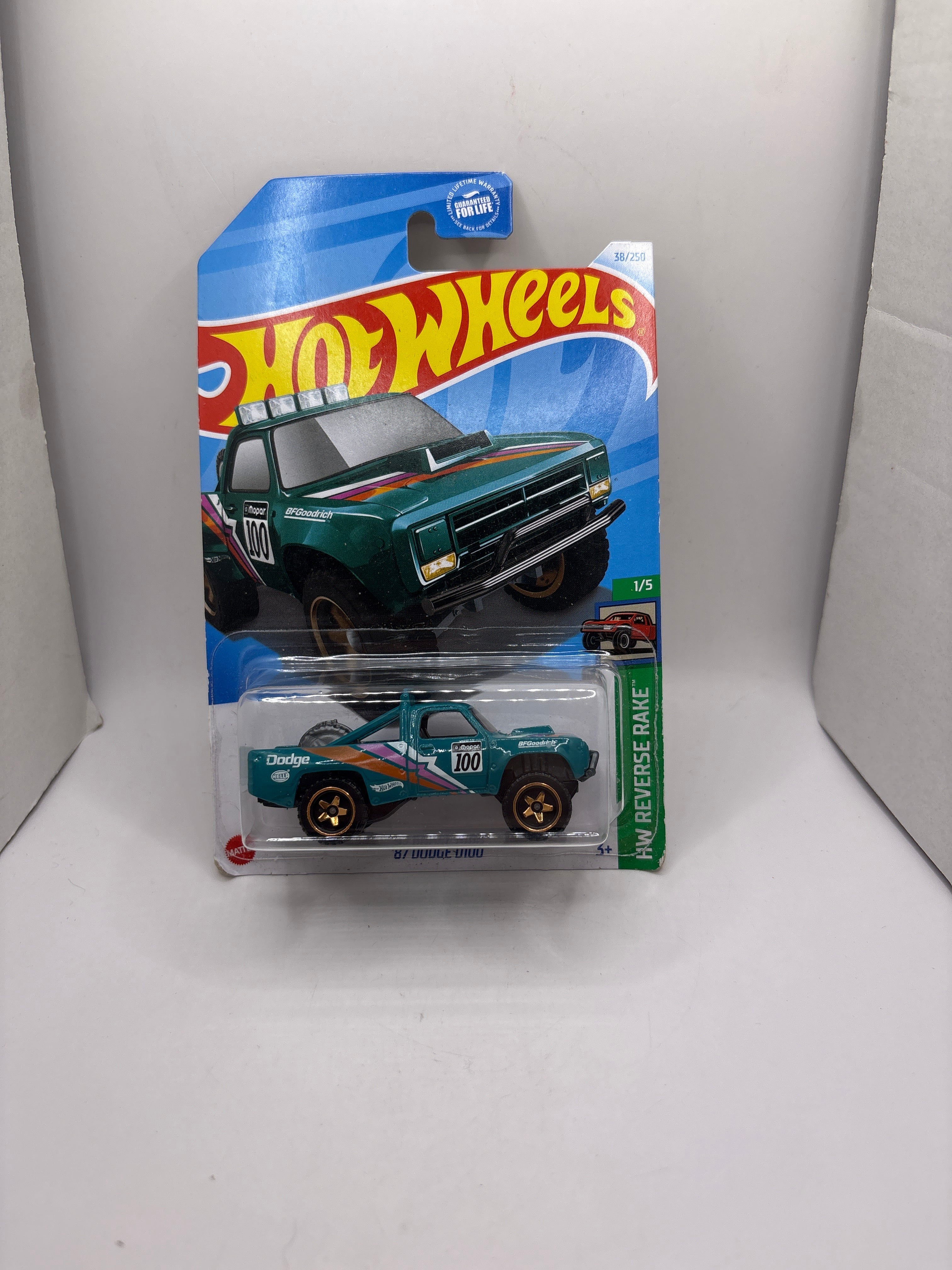 Hot Wheels 87 Dodge D100 Diecast green