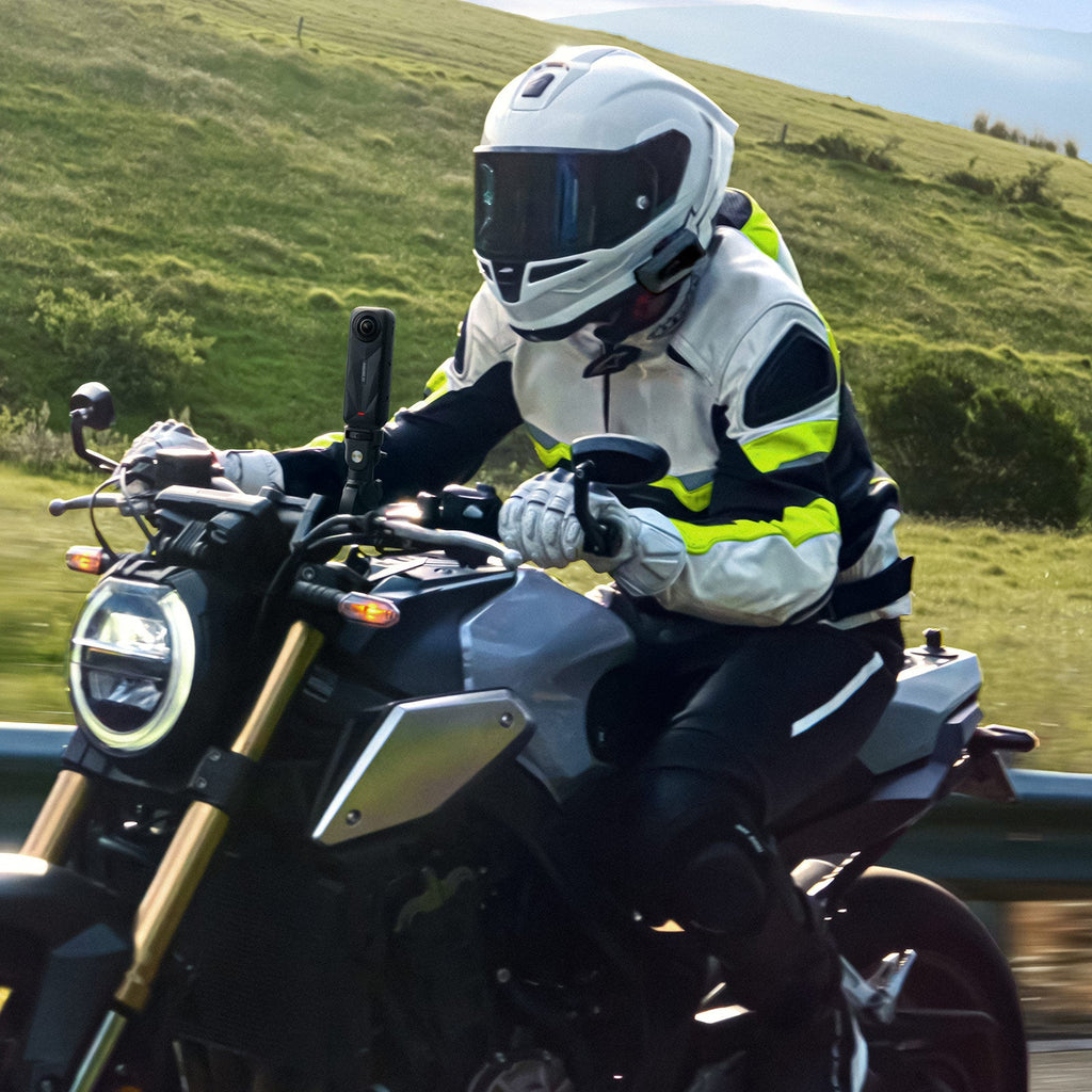 Insta360 X5 Motorcycle Bundle – 8K 360° Camera Kit for Riders